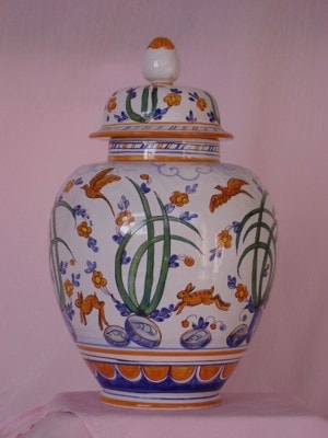 Ceramiche d-Arte di Albisola - Poutiche in maiolica decorato in Calligrafico
